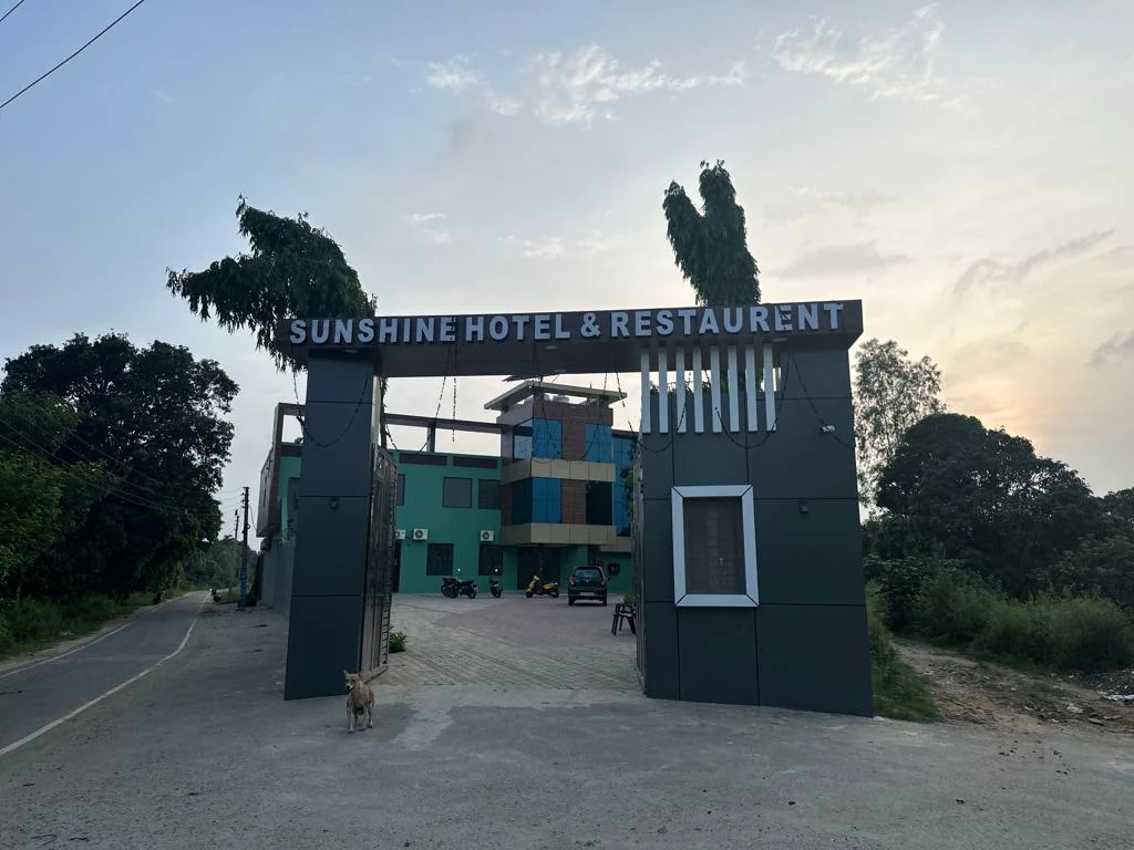 Entrance of Hotel Sunshine on Chakori Road in Hasanpur