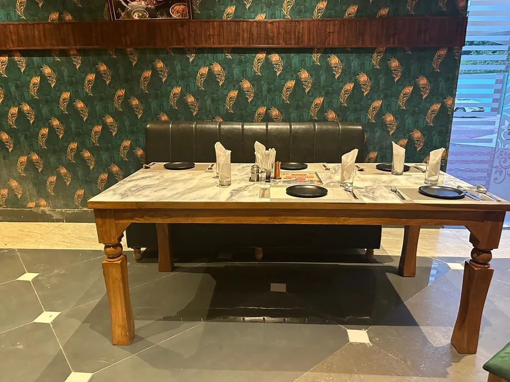 Dining table at Hotel Sunshine restaurant