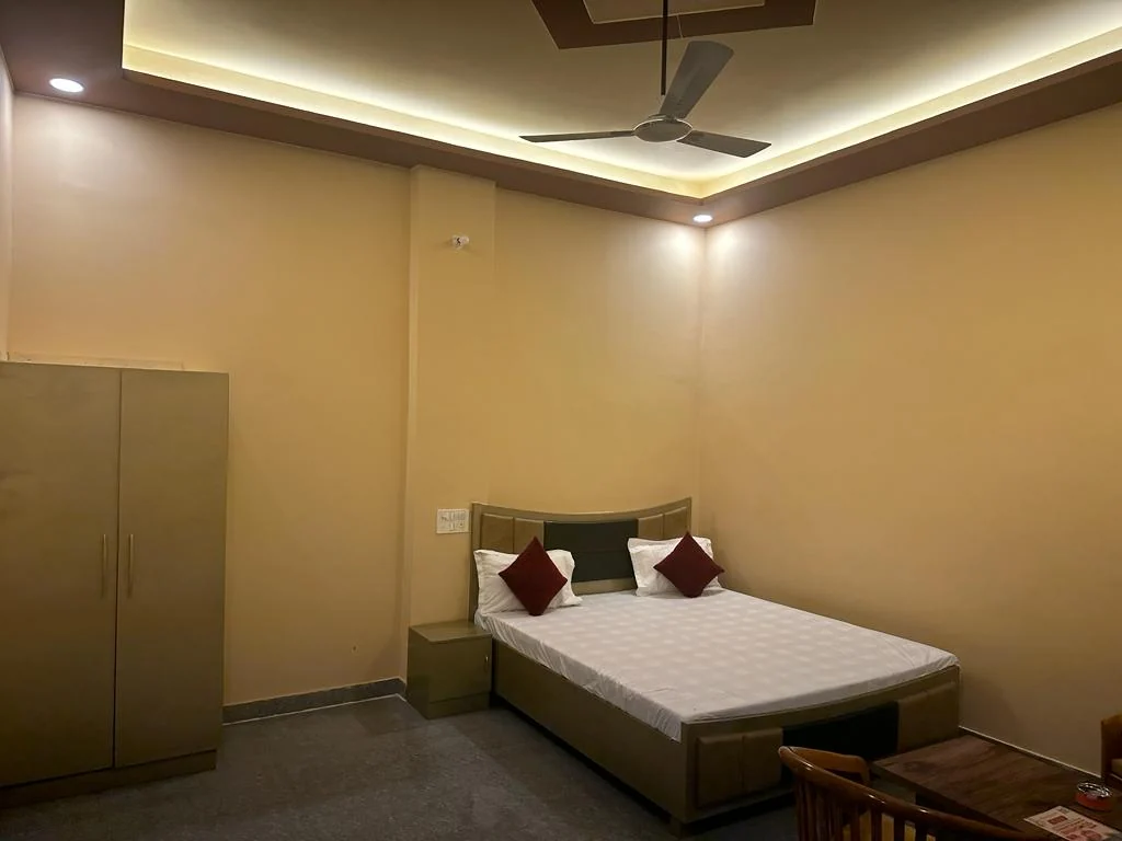 Hotel Sunshine guest room